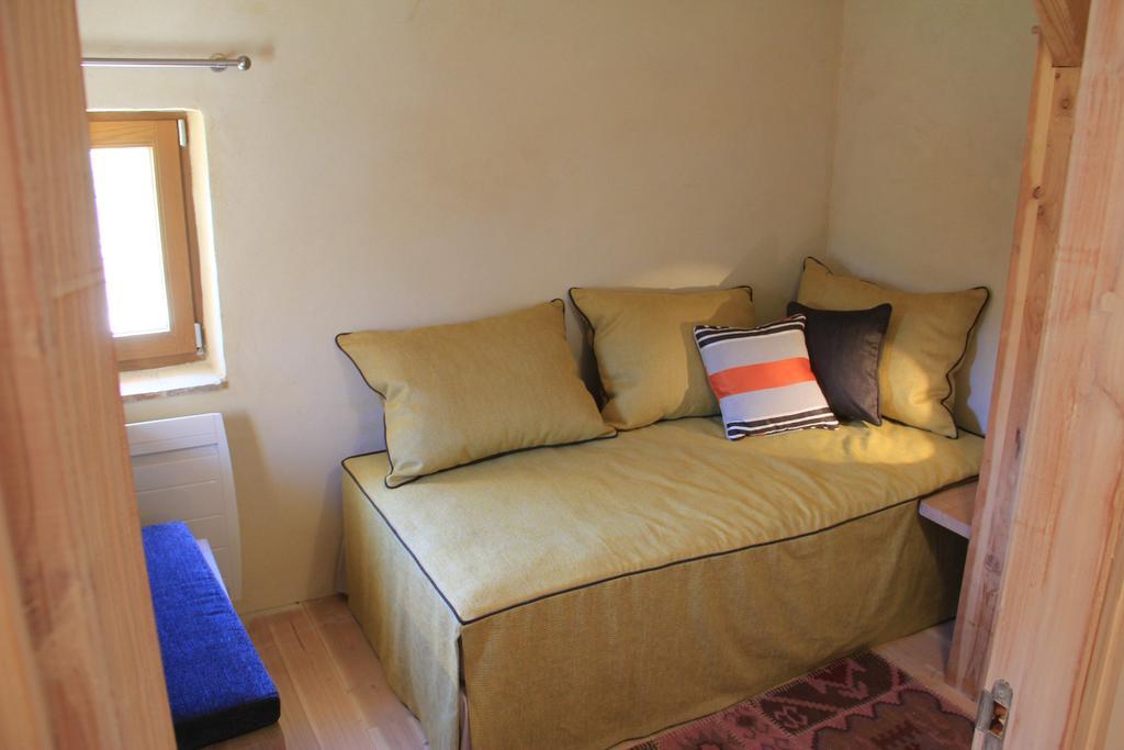 Hollyoaks Estate Hotel Saint-Pons-la-Calm Habitación foto